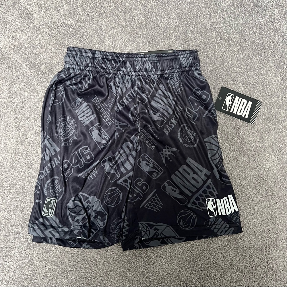 NWT NBA Boys Basketball Graphic Shorts grey and black size small size 8